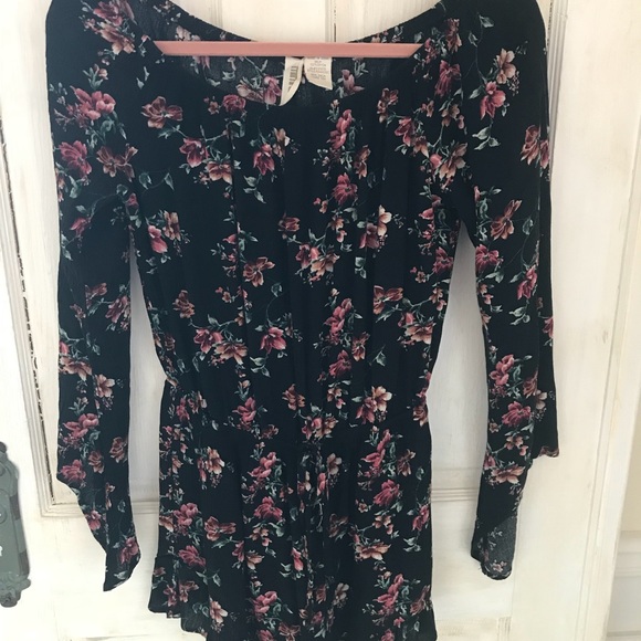 Boho Black floral romper 🌻 - Picture 2 of 6